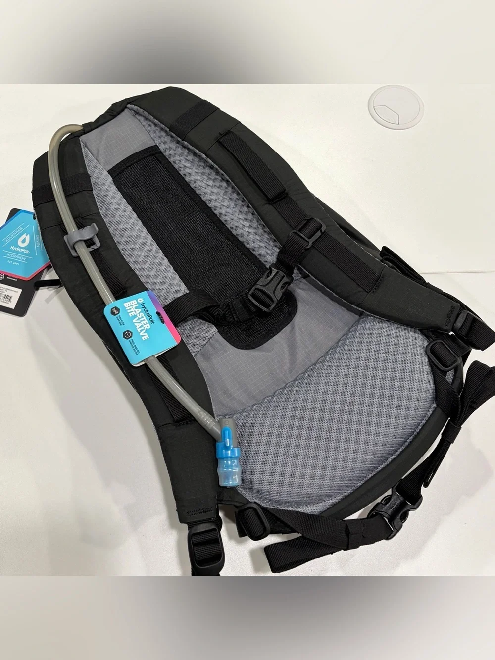 Hydro Flask Down Shift 14 L Hydration Pack 68.oz. Reservoir Black NWT Waterproof